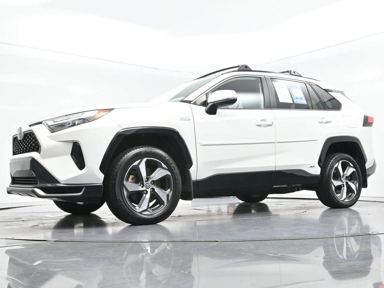 Used 2024 Ice Cap Toyota SE image 46