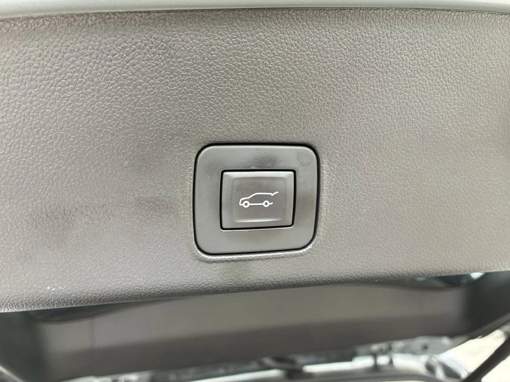 Used 2023 STERLING GRAY METALLIC Chevrolet LT image 19