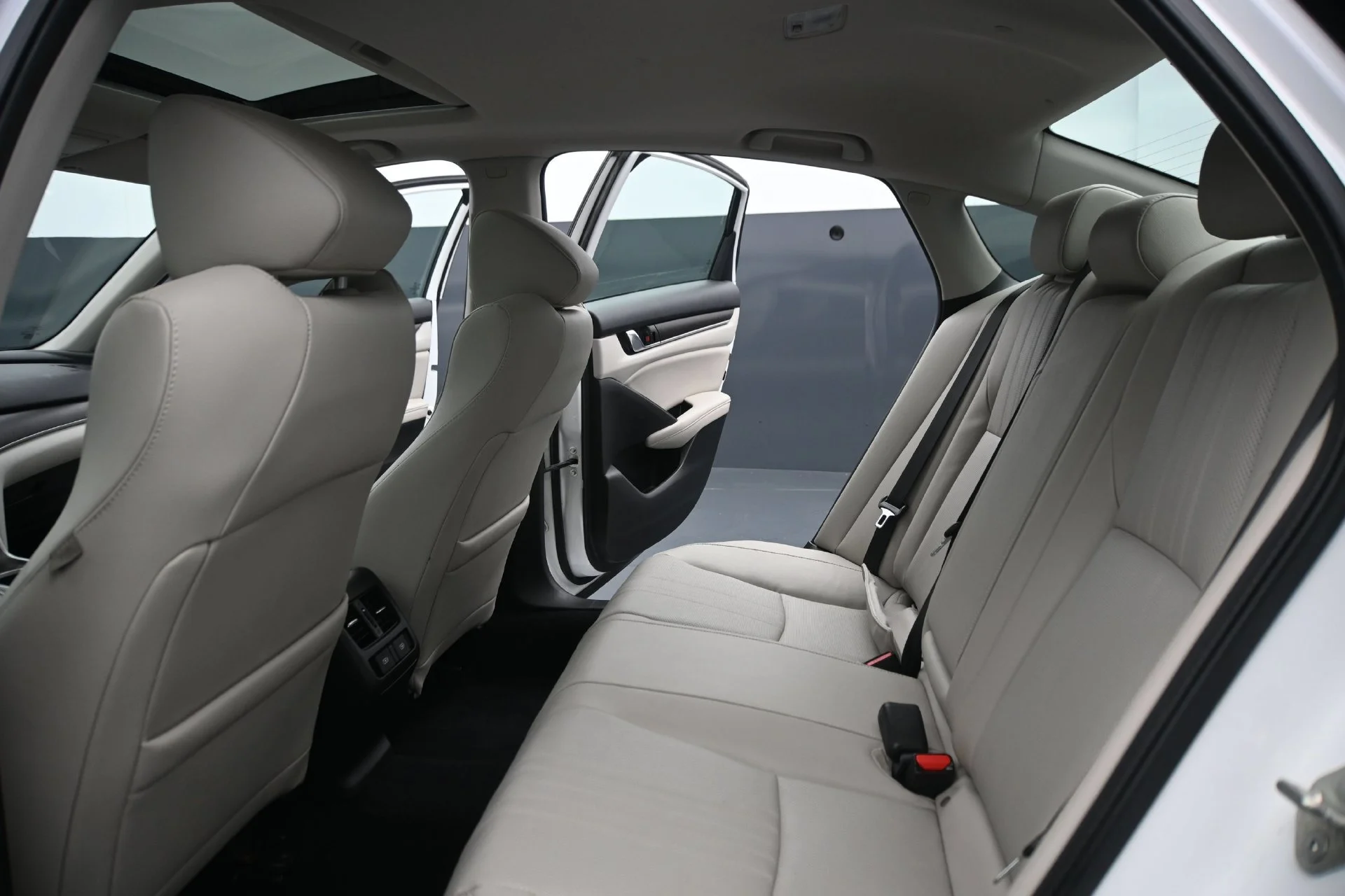 Used 2019 White Honda Touring 2.0T Auto image 15