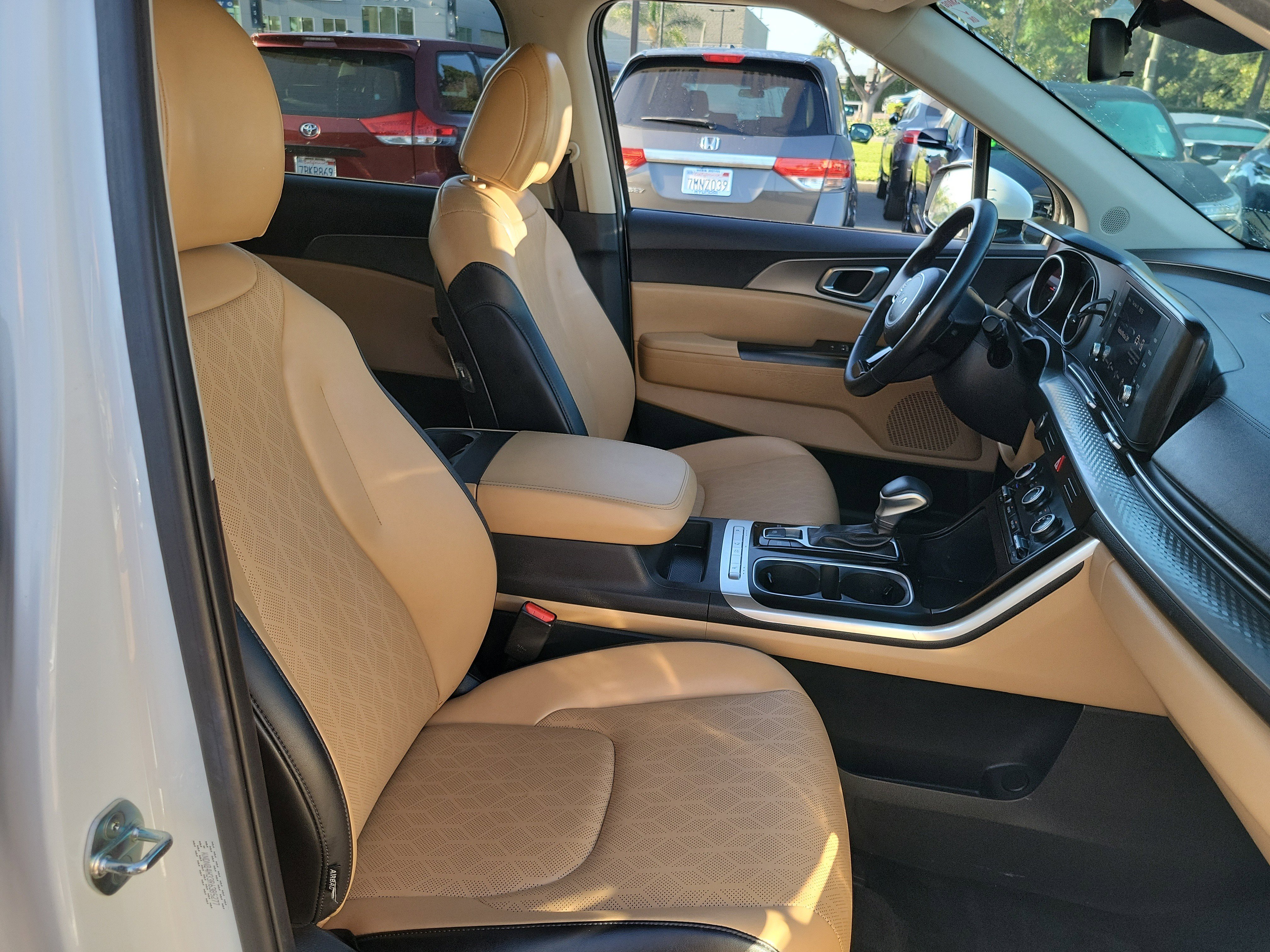 2024 Kia Carnival LX Seat Pkg - Photo 16