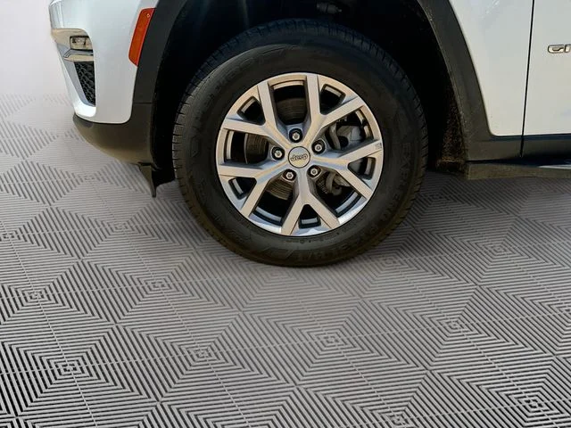 Used 2022 White Jeep Limited image 35