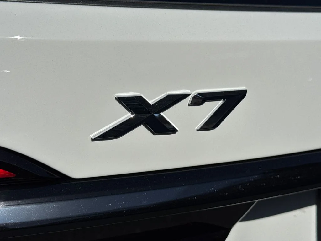 New 2027 White BMW xDrive40i image 12