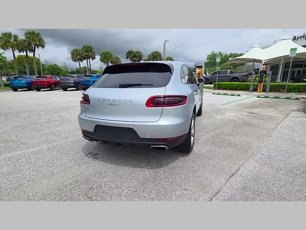 Used 2018 Silver Porsche  image 40