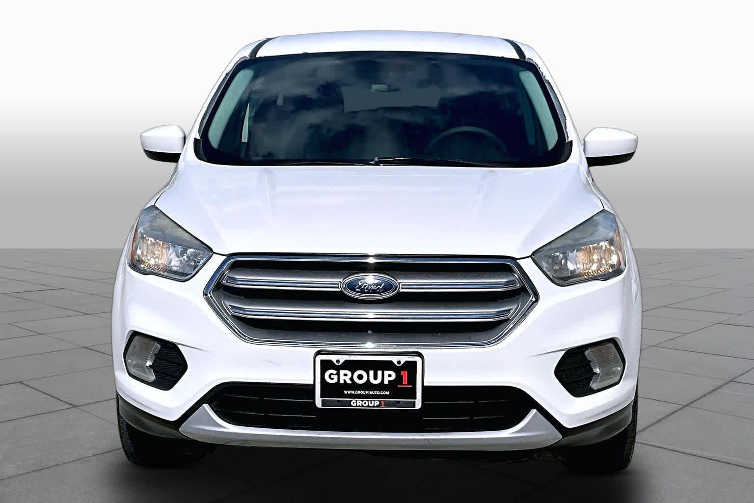 Used 2017 Oxford White Ford SE image 4