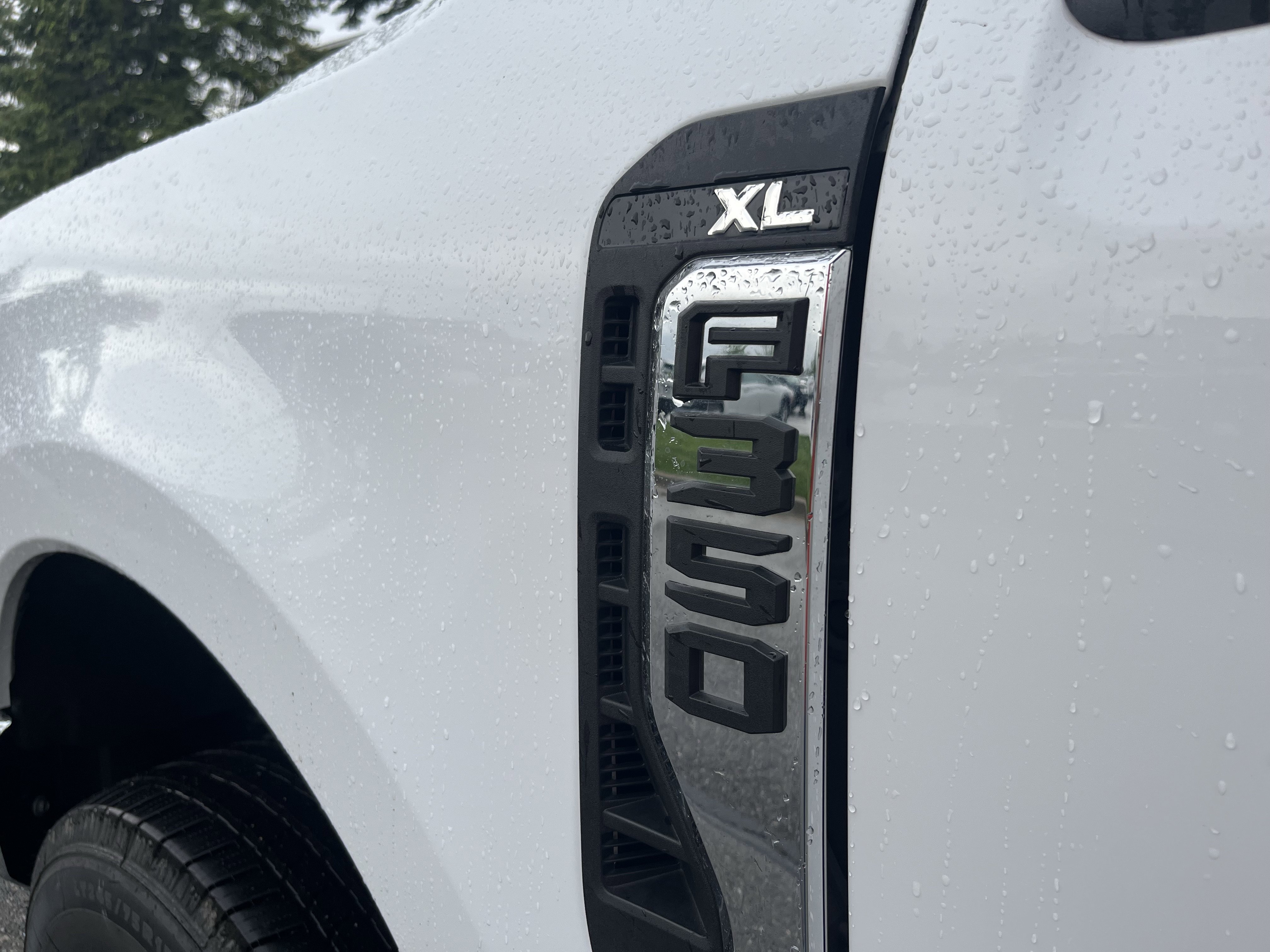 New 2025 Oxford White Ford XL image 11