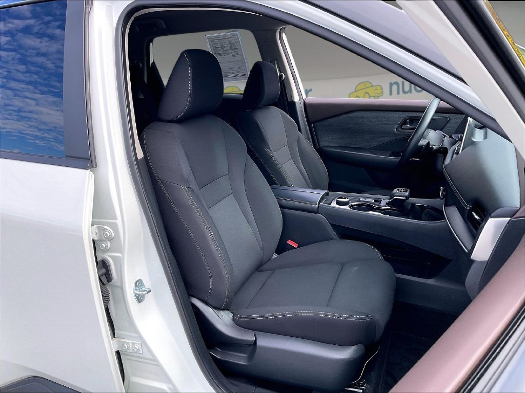 Used 2023 Glacier White Nissan S image 10