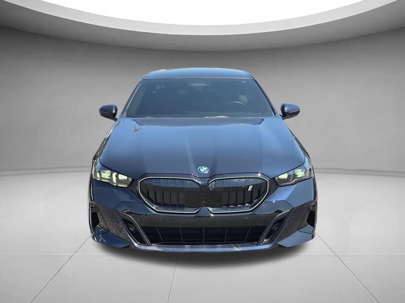 Used 2025 Carbon Black Metallic BMW xDrive40 image 8