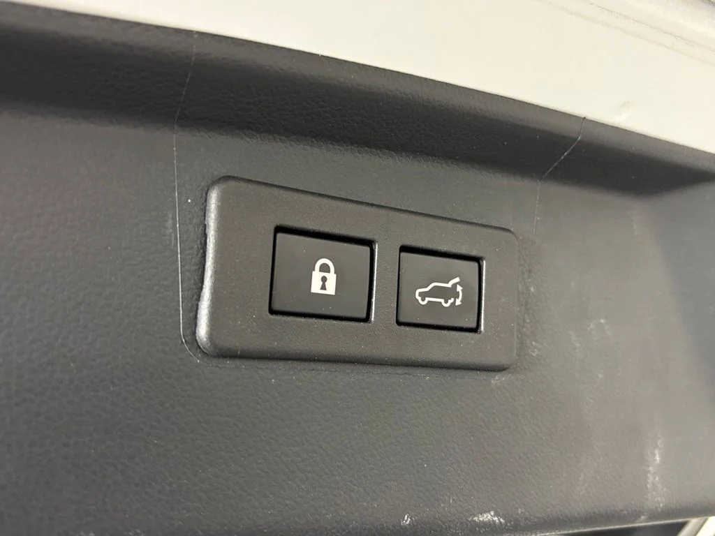 Used 2023 White Subaru Touring image 38