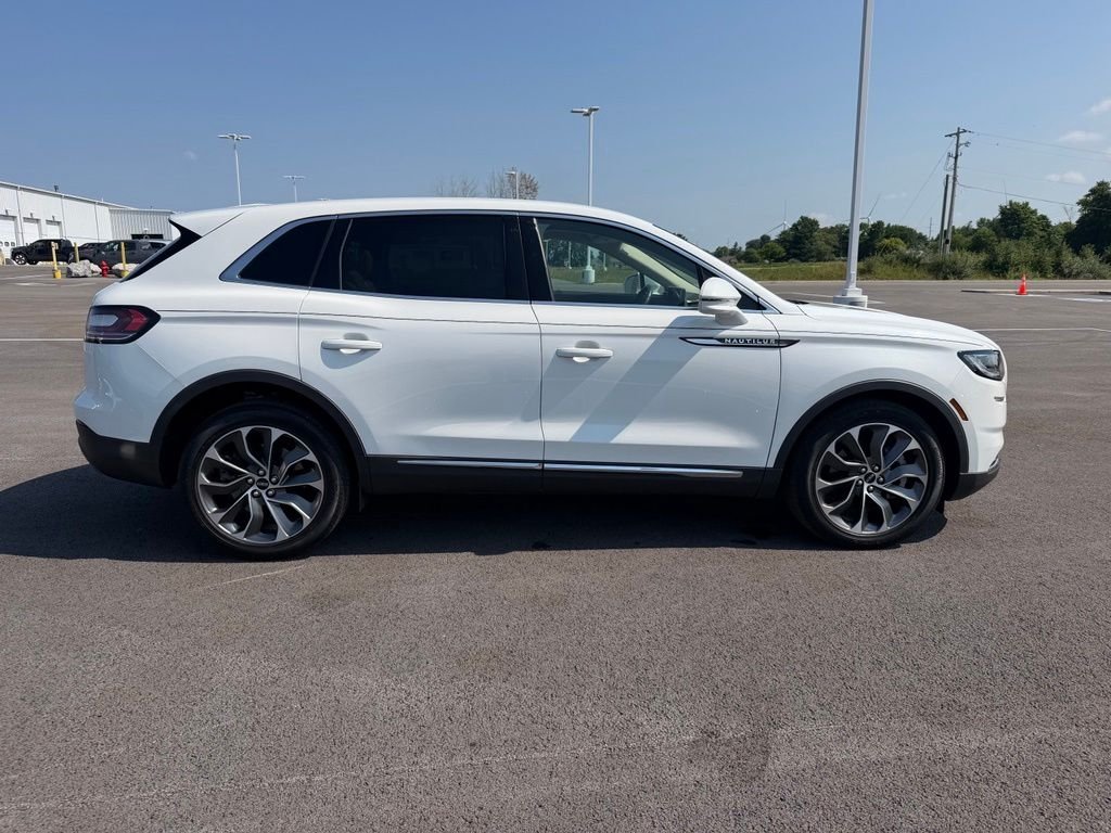 Used 2023 White Lincoln Reserve image 4