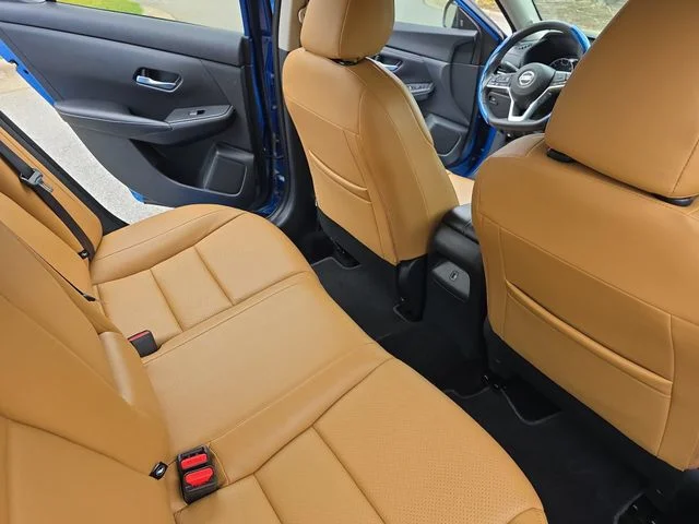Used 2020 Blue Nissan SV image 12