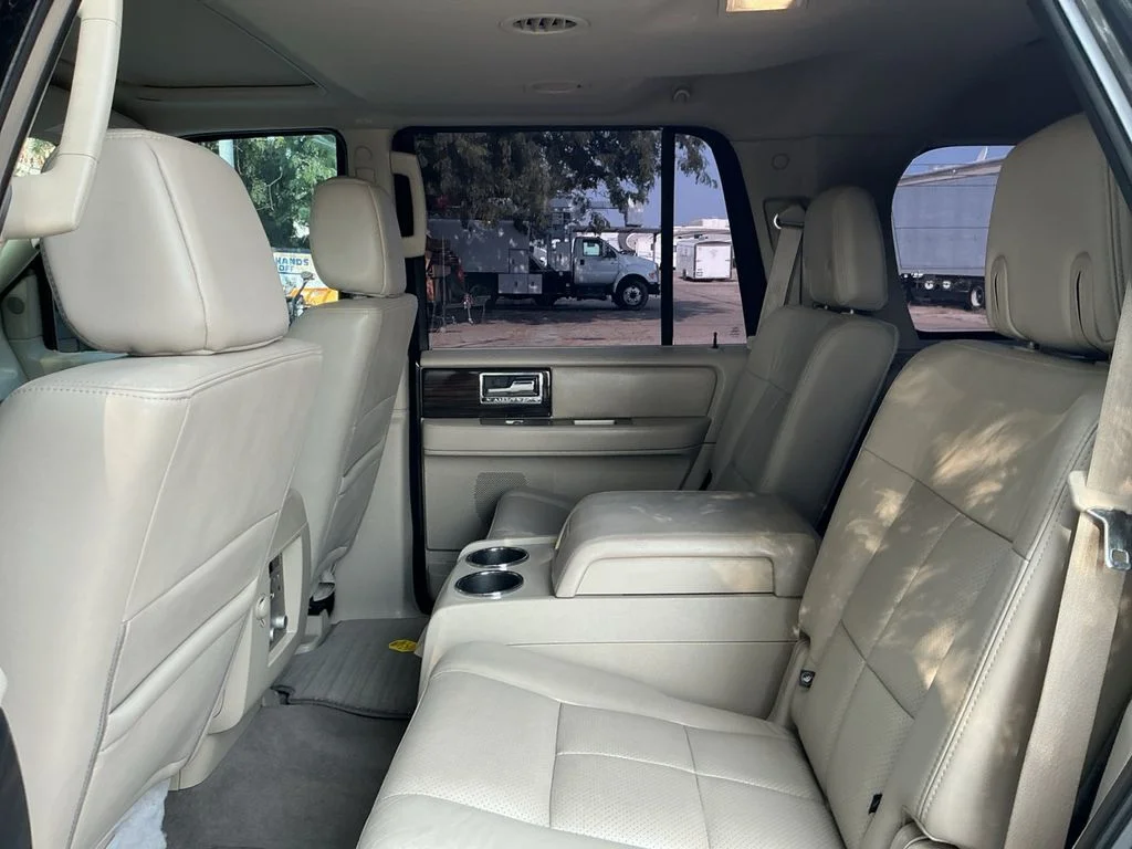 Used 2007 Gray Lincoln Base image 21