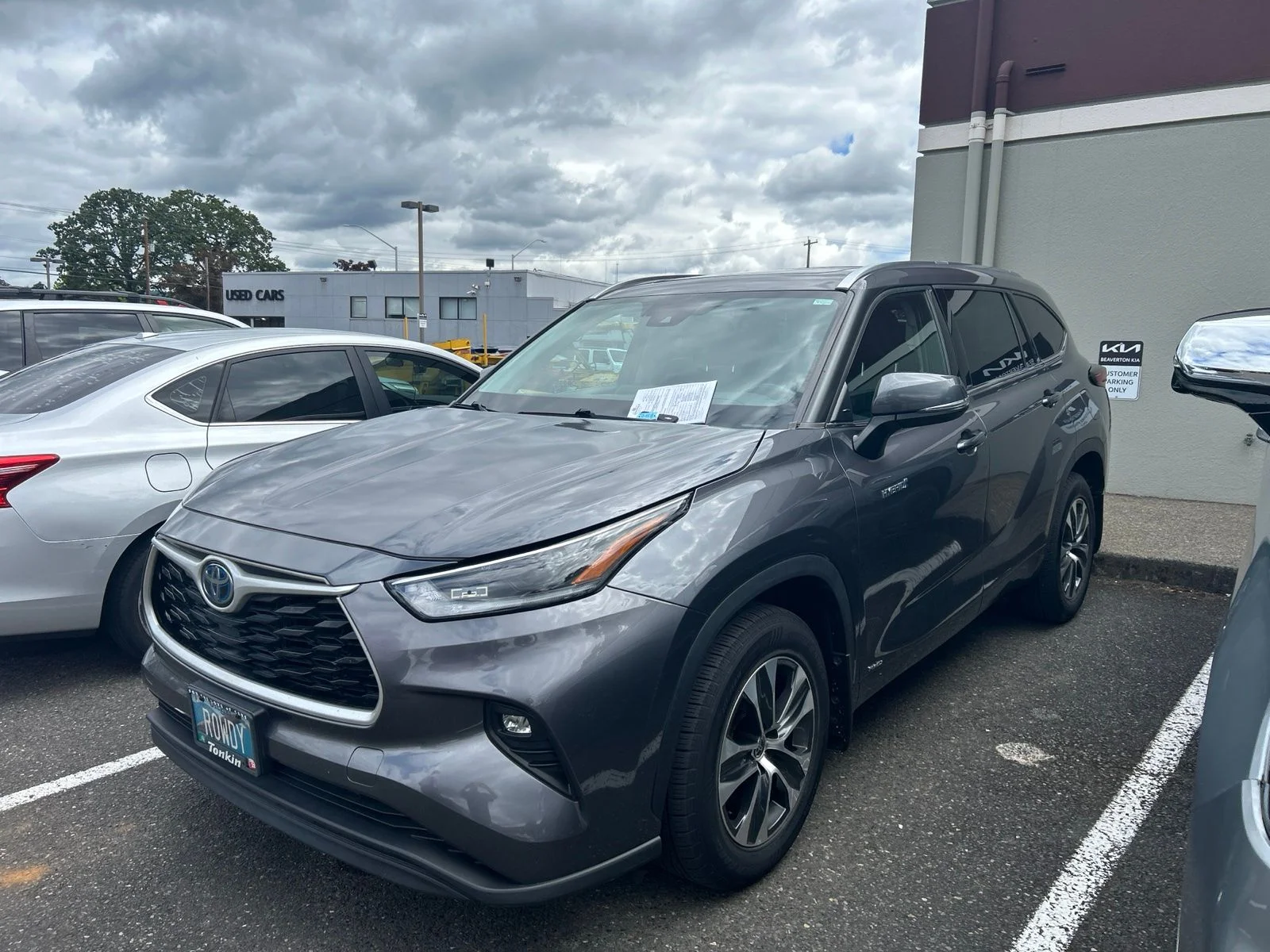 Used 2021 Magnetic Gray Metallic Toyota XLE image 1