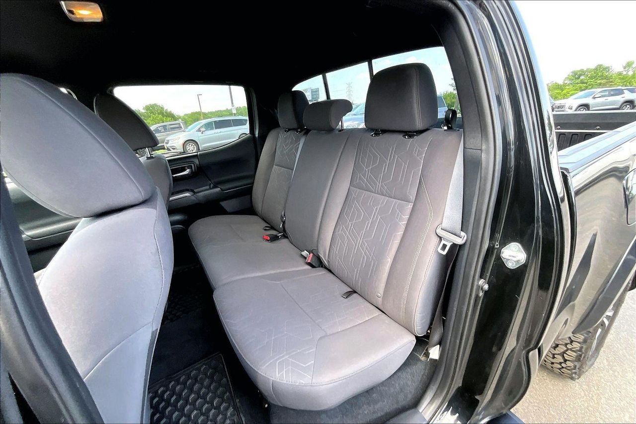 Used 2018 Midnight Black Metallic Toyota SR5 image 25