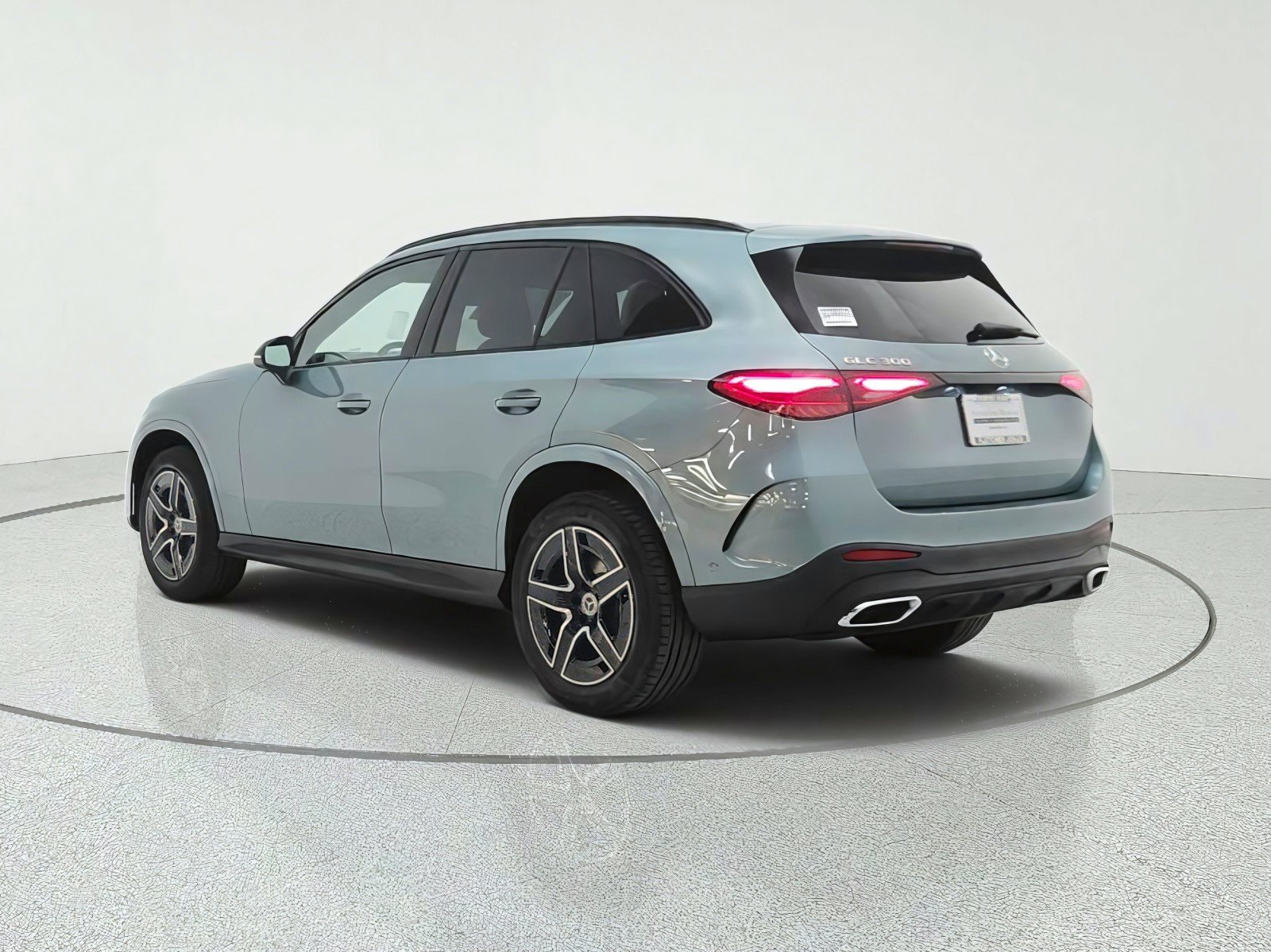 New 2027 Verde Silver Metallic Mercedes-Benz GLC 300 SUV image 28