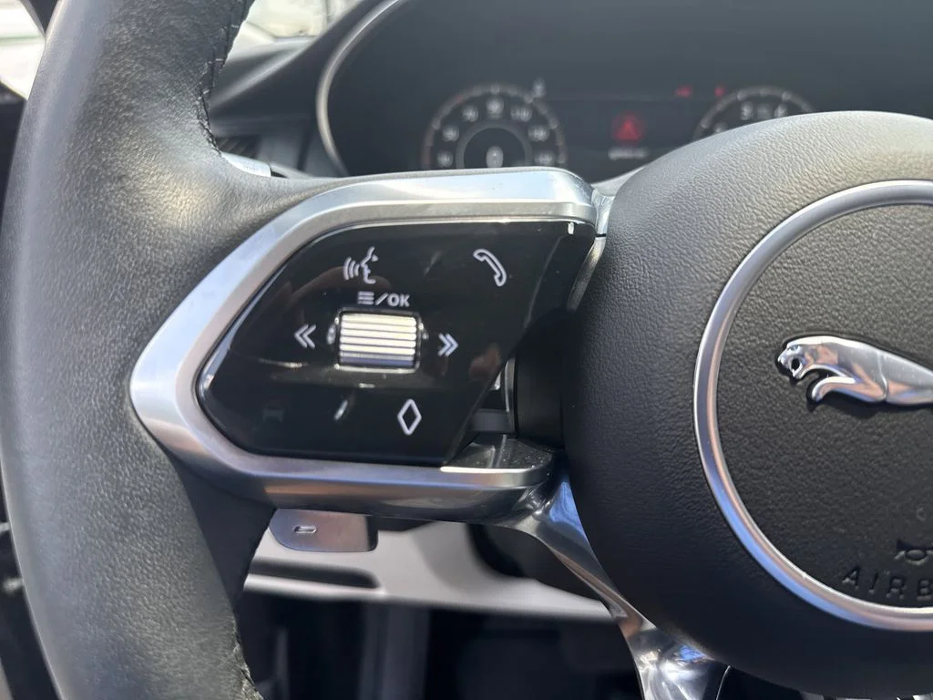 Used 2022  Jaguar P250 SE image 24