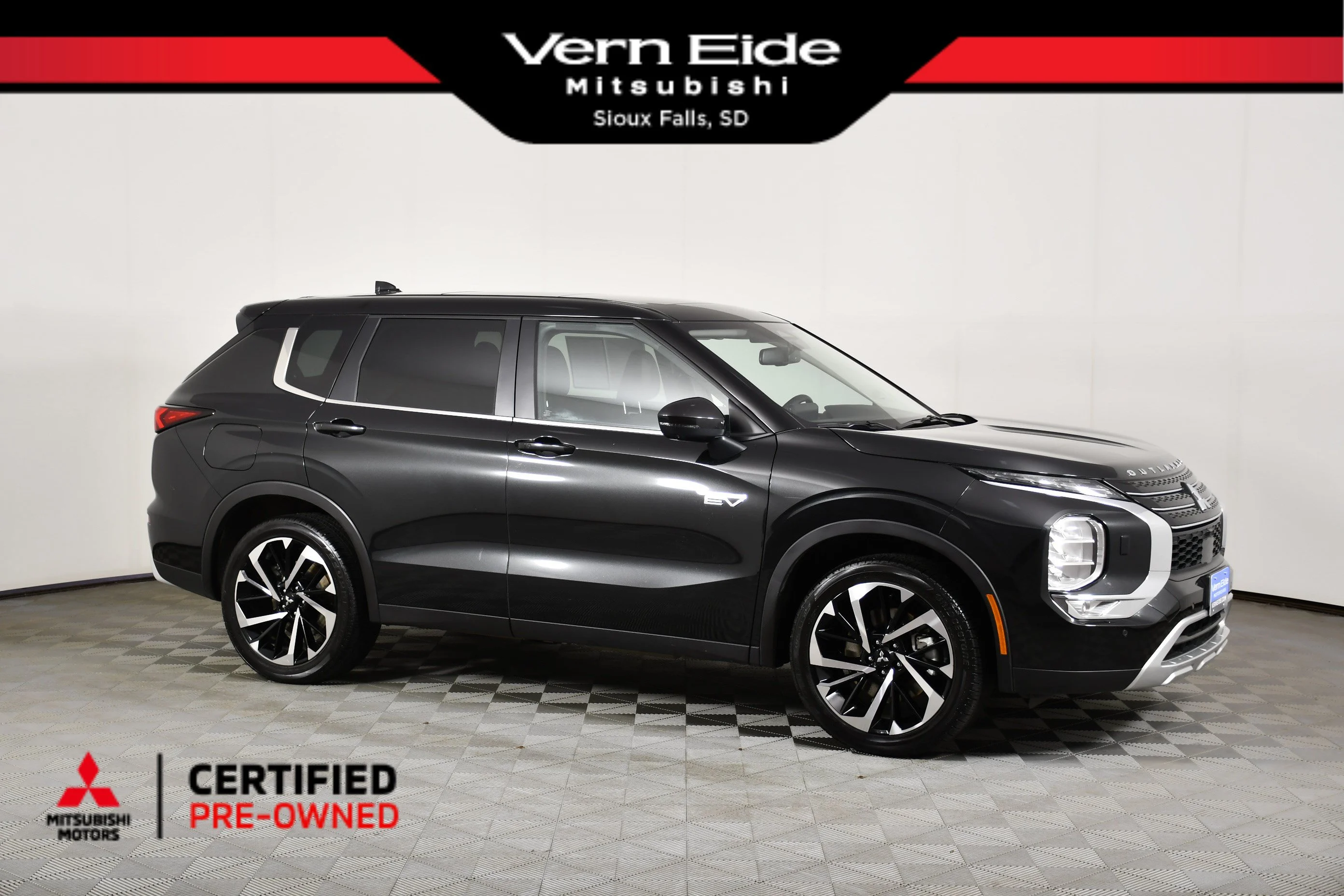 Certified Used 2025 Black Diamond Mitsubishi SE image 1