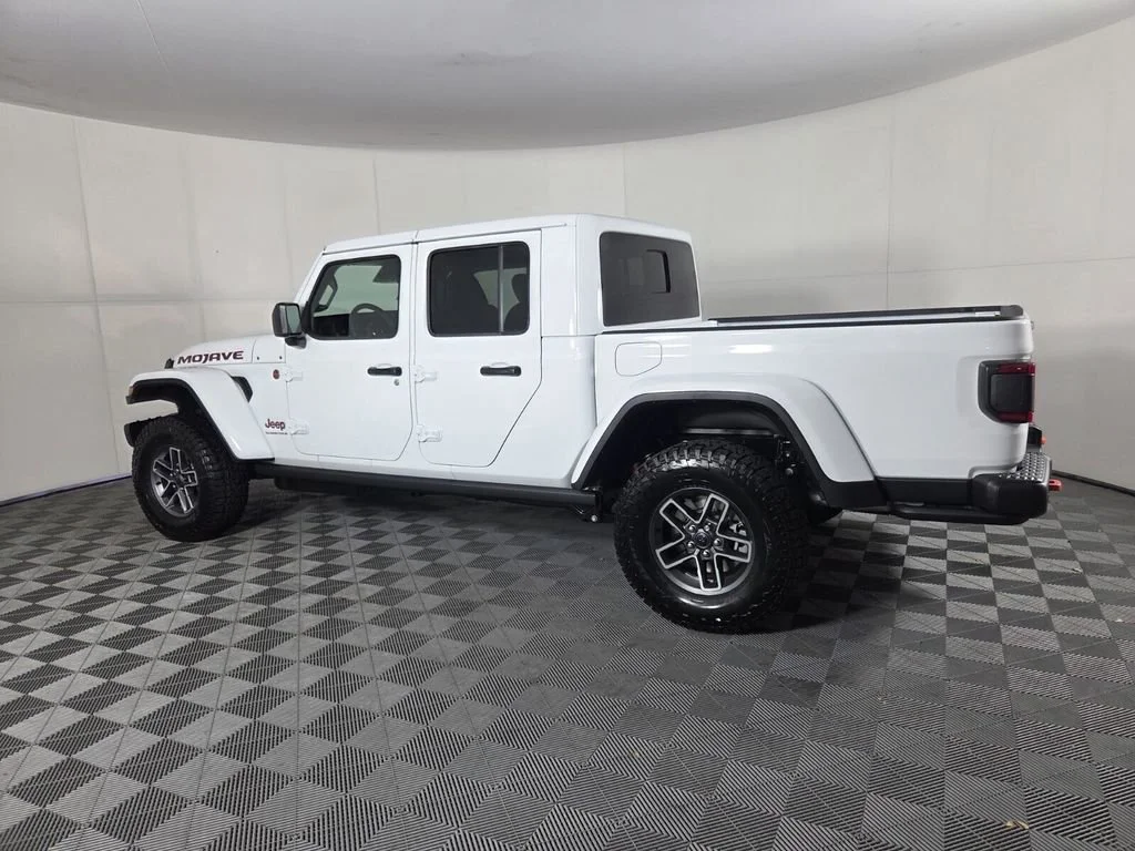 New 2026 Bright White Clear-Coat Exterior Paint Jeep Mojave X image 7