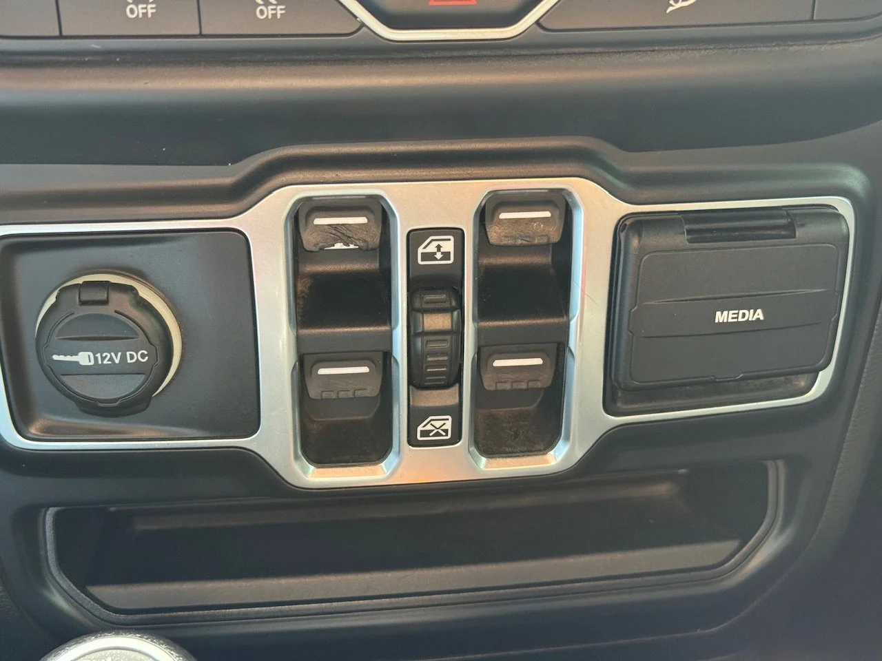 Used 2019 Ocean Blue Metallic Clearcoat Jeep Sport S image 22