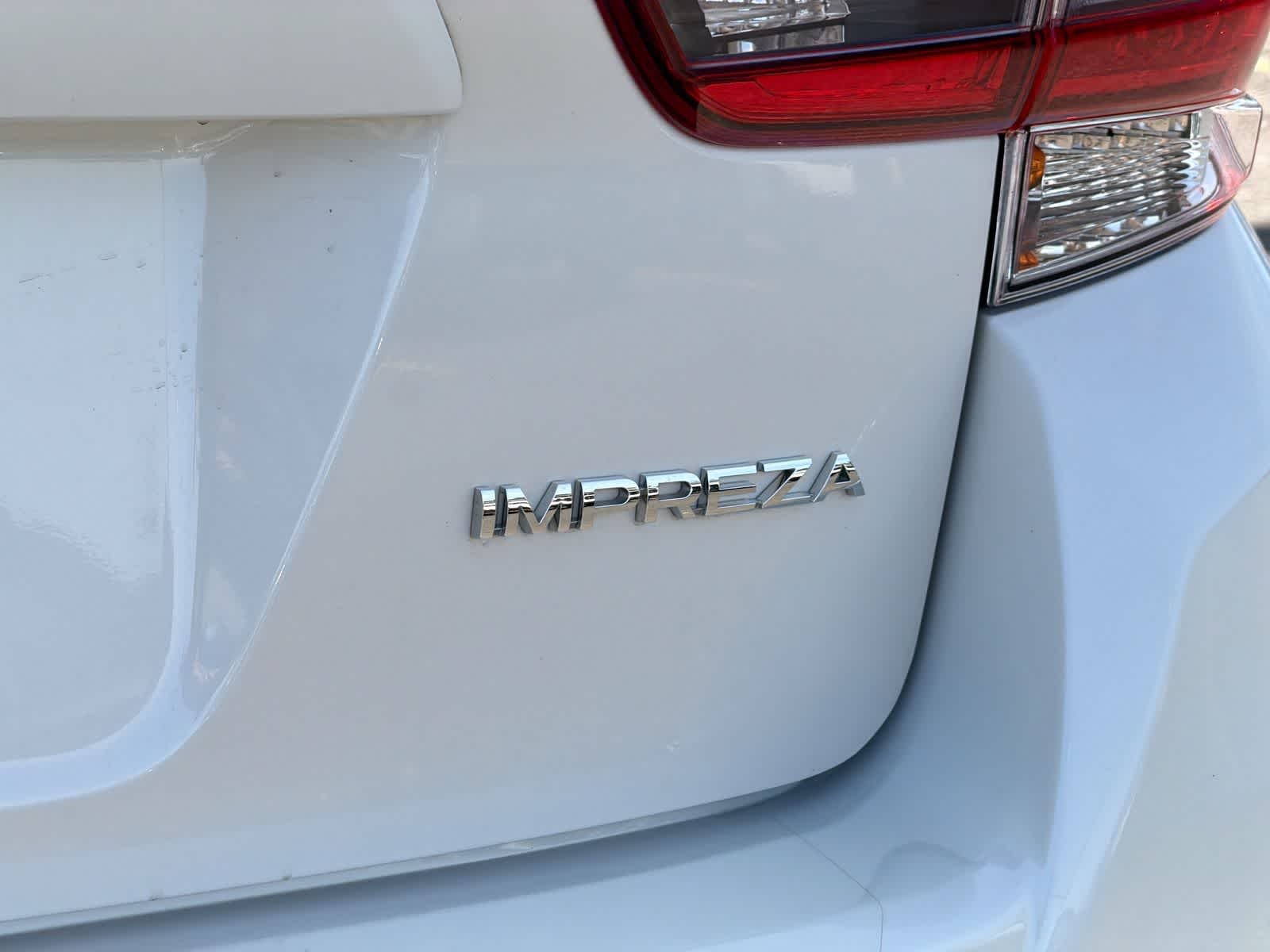 Used 2020 Crystal White Pearl Subaru Limited image 13