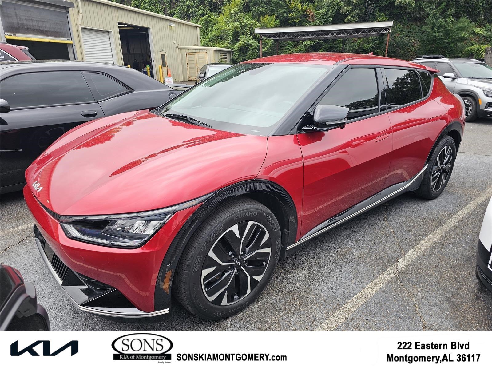 Used 2024 Runway Red Kia Wind image 1