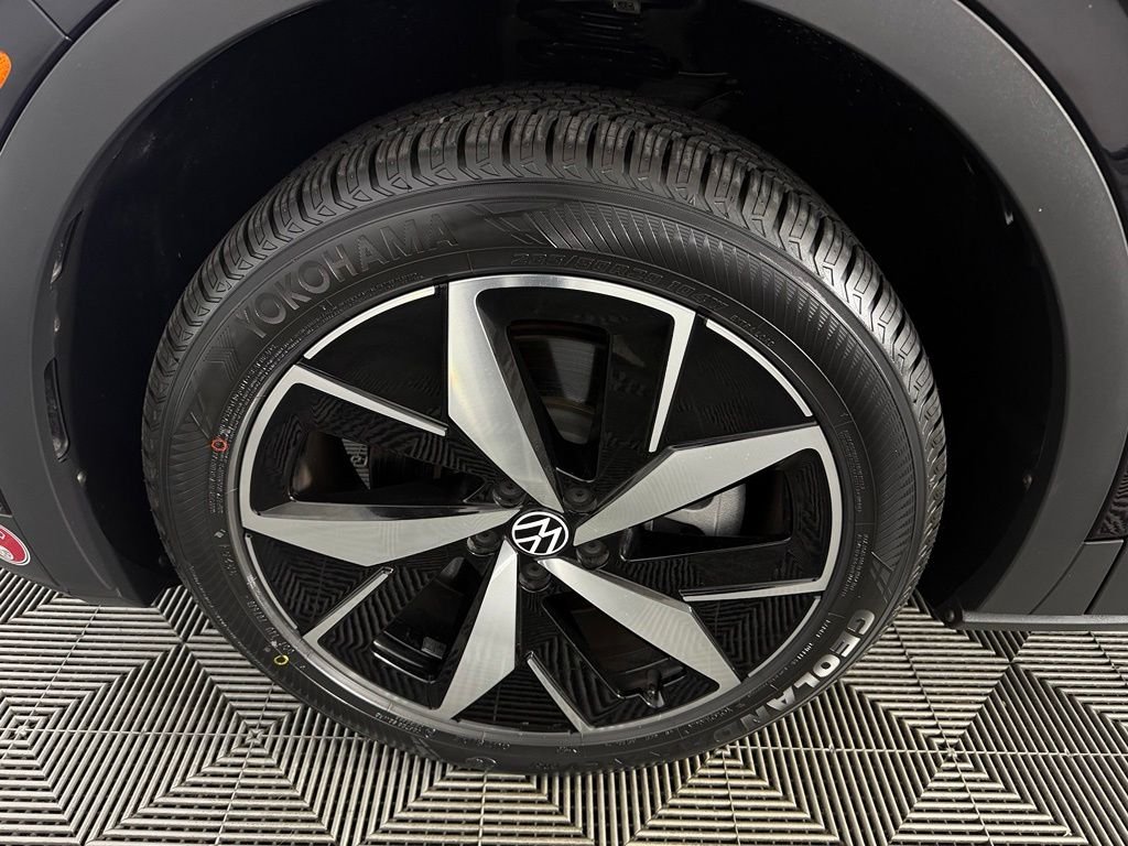 Used 2023 Black Volkswagen Pro S image 11