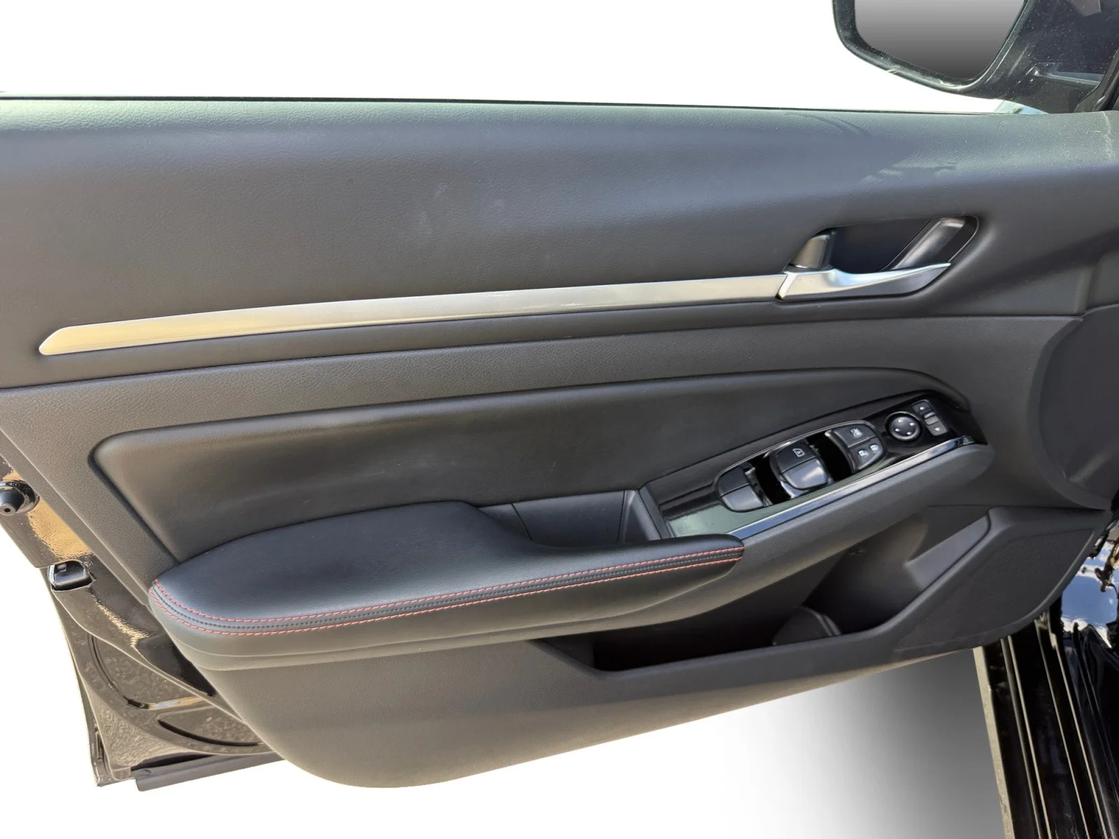 Used 2024 Super Black Nissan 2.5 SR image 17
