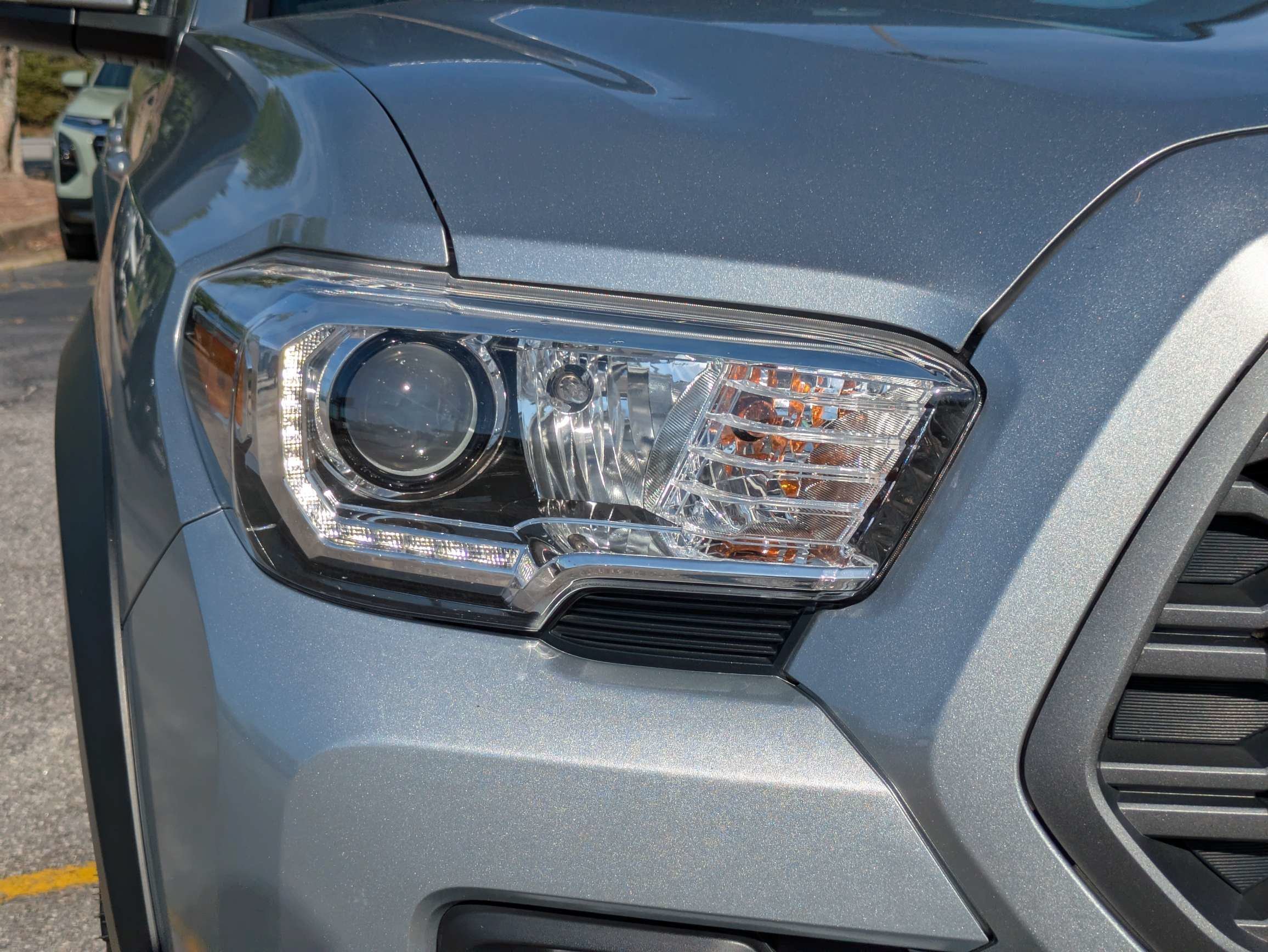 Used 2023 White Toyota  image 10