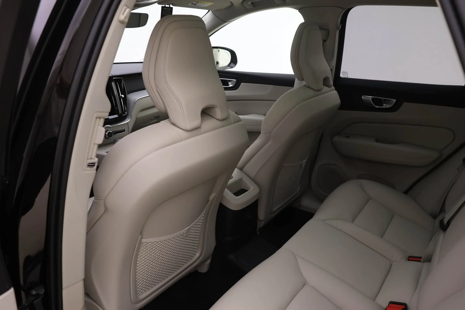 2025 Volvo XC60 Plus - Photo 11
