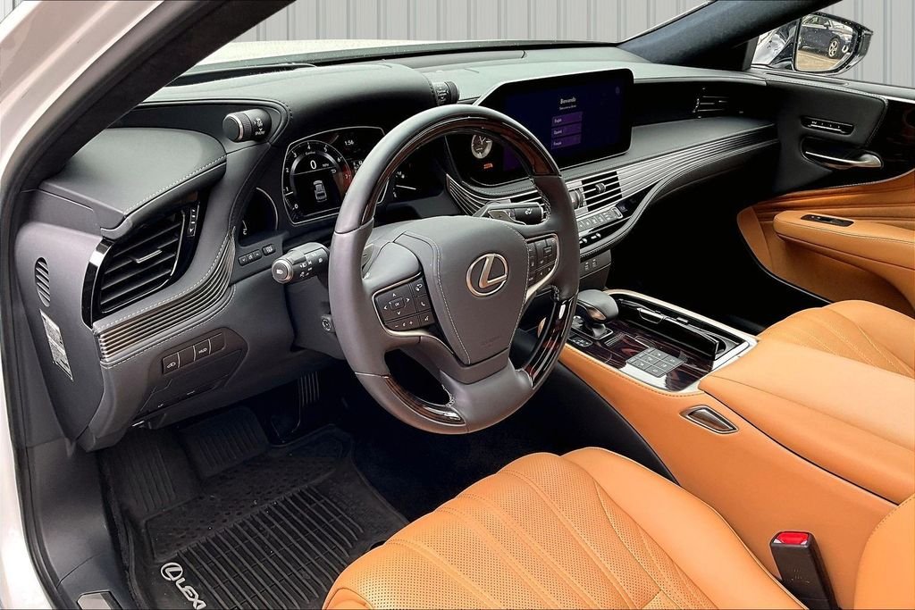 Used 2023 White Lexus 500 Base image 17