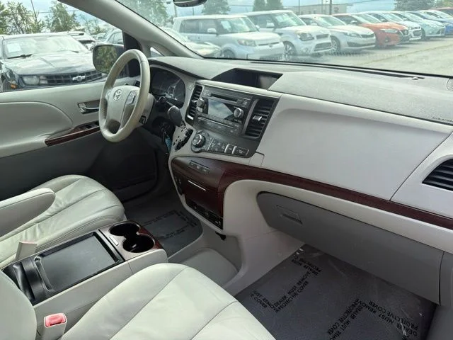 Used 2011 Silver Toyota XLE image 30
