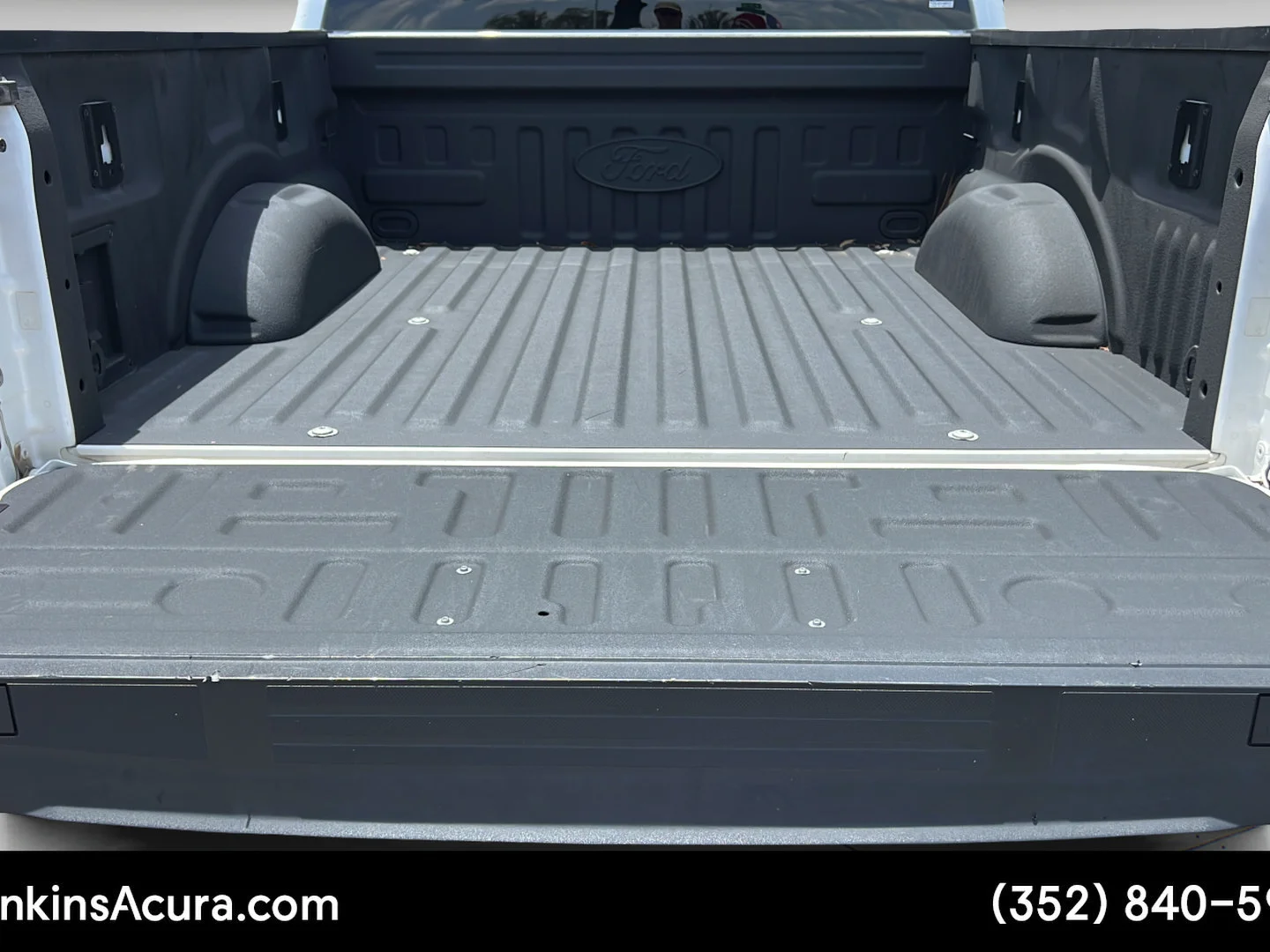 Used 2023 Oxford White Ford XLT image 9