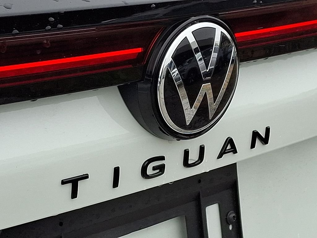 New 2026 White/off-white Volkswagen 2.0T SE R-Line Black image 11