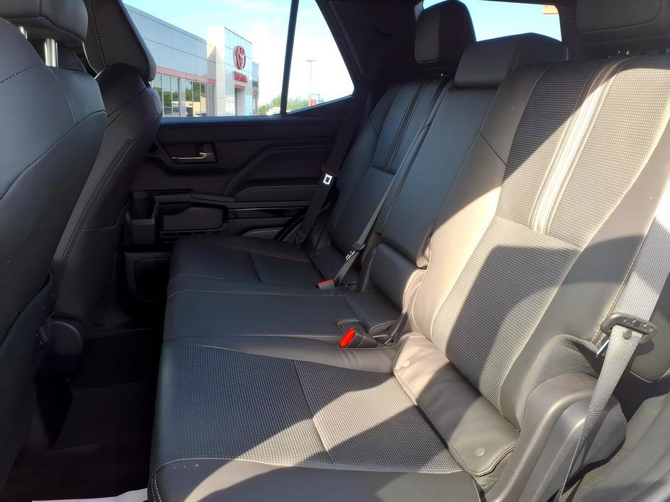 Used 2025 Wind Chill Pearl Toyota Limited image 13