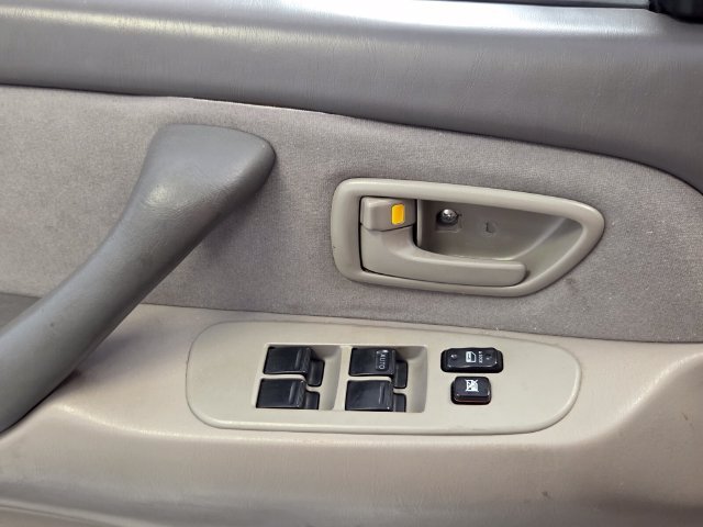 Used 2006  Toyota Limited image 26