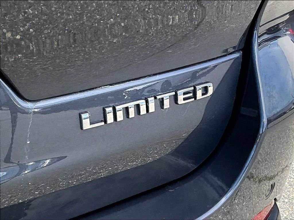 Used 2023 Metallic Jeep Limited image 29