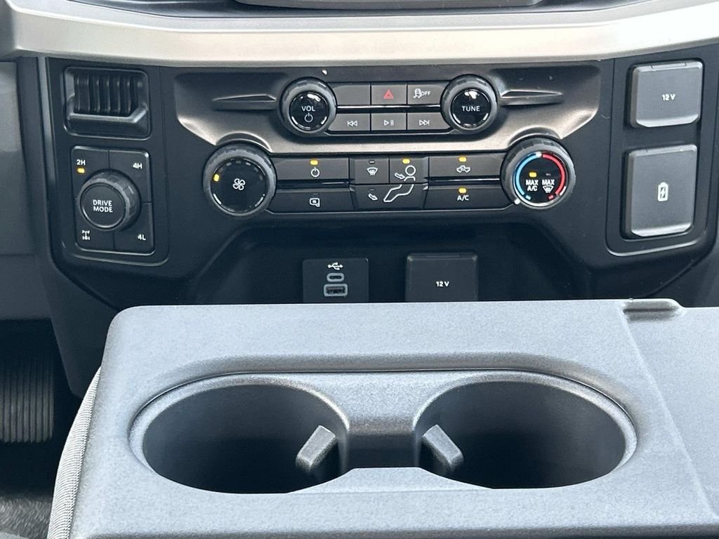 New 2026 Oxford White Ford F-250® XL image 17