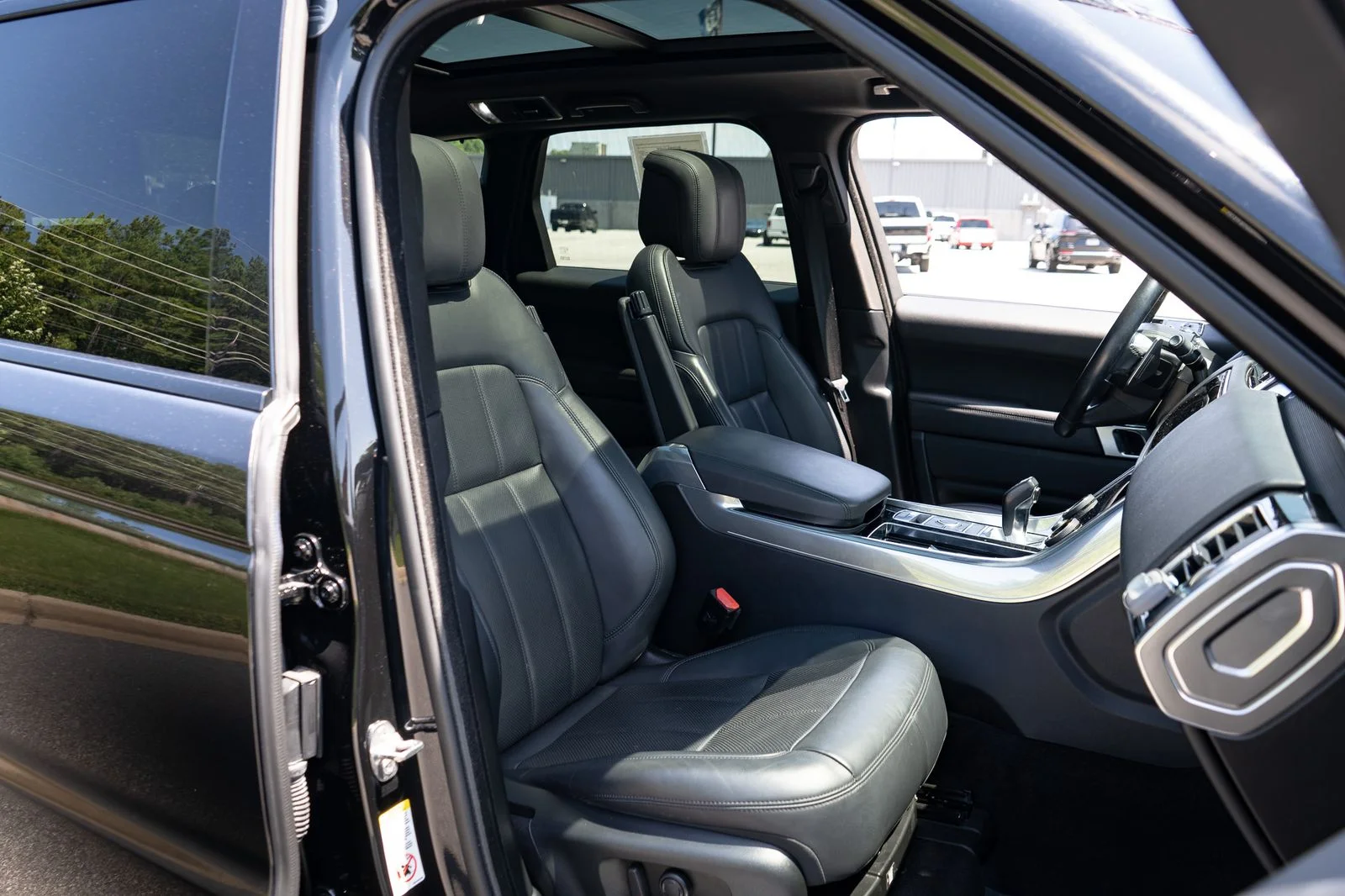 Used 2022 Black Land Rover HSE Silver Edition image 23