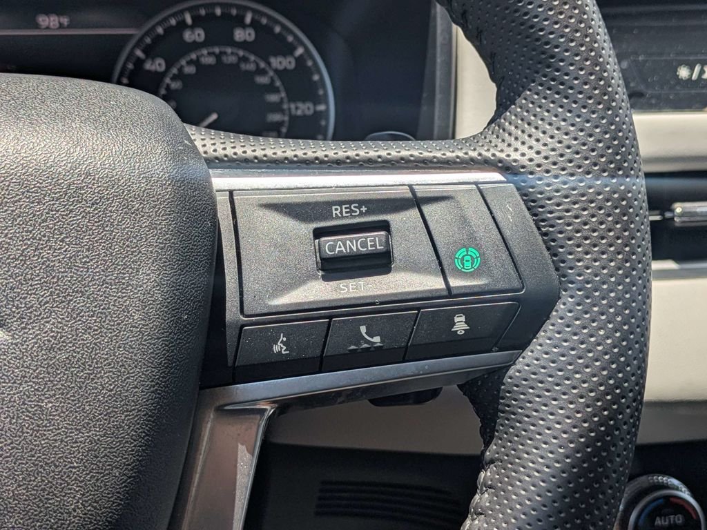 Used 2025  Mitsubishi SE image 26