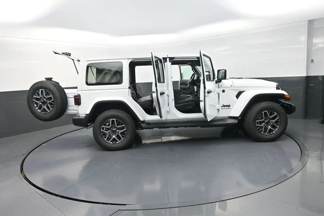 New 2026 Bright White Clear-Coat Exterior Paint Jeep Sahara image 27