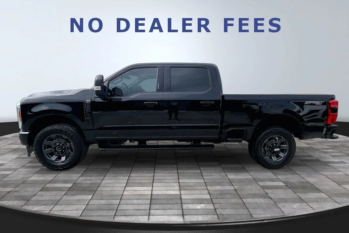 Used 2024  Ford LARIAT image 31