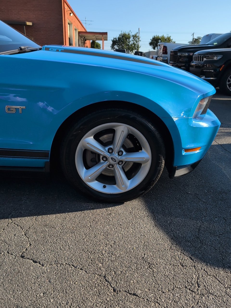 Used 2010  Ford GT Premium image 14
