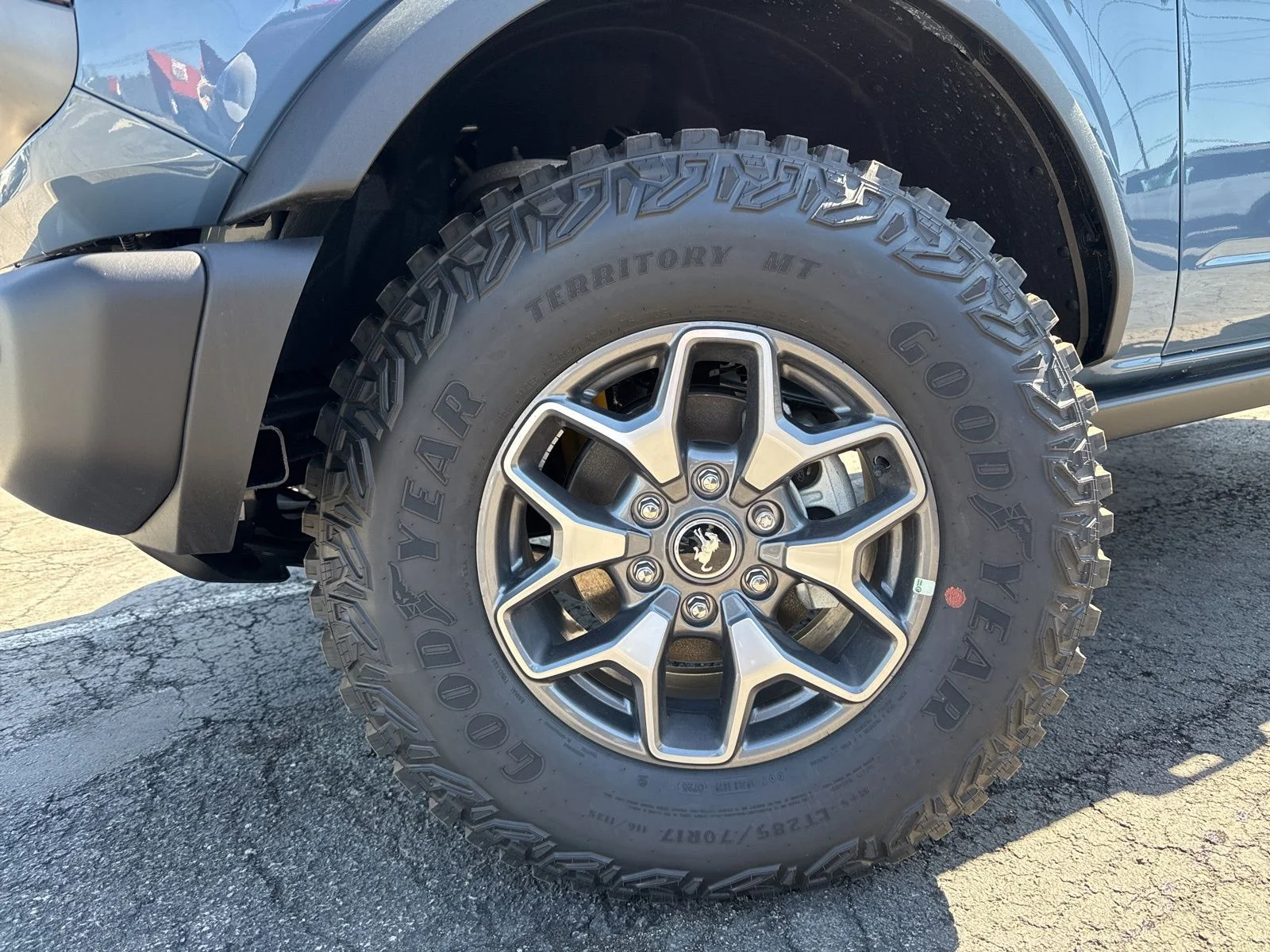 New 2025 Azure Gray Metallic Tri-Coat Ford Badlands® image 39