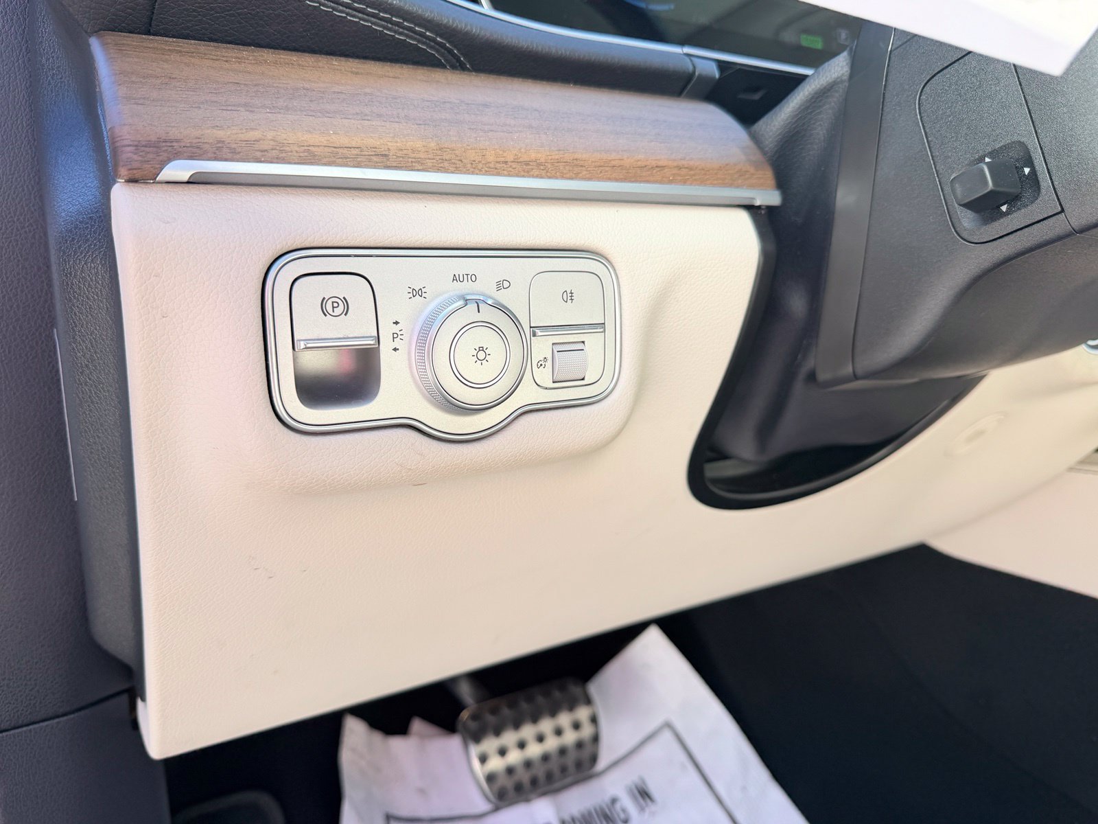 Certified Used 2023 MANUFAKTUR Diamond White Metallic Mercedes-Benz GLS 450 image 19
