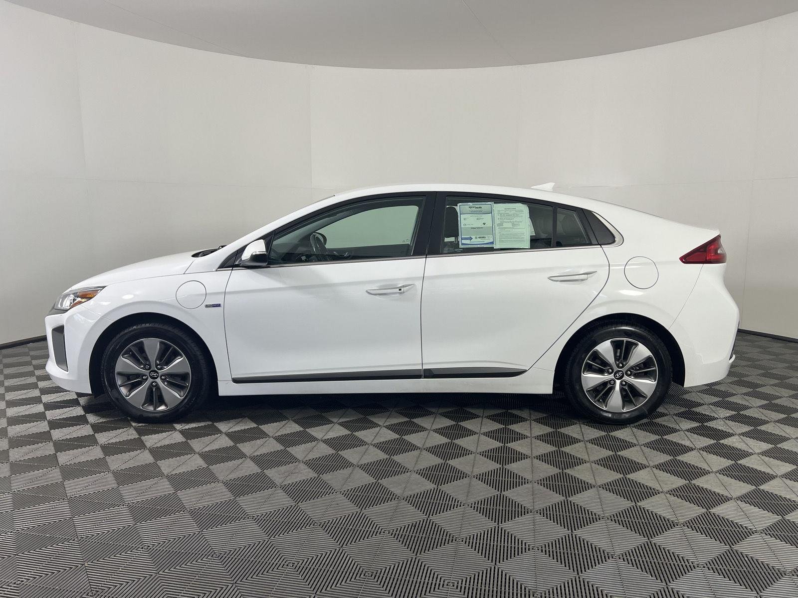 Used 2019 Ceramic White Hyundai Limited image 3
