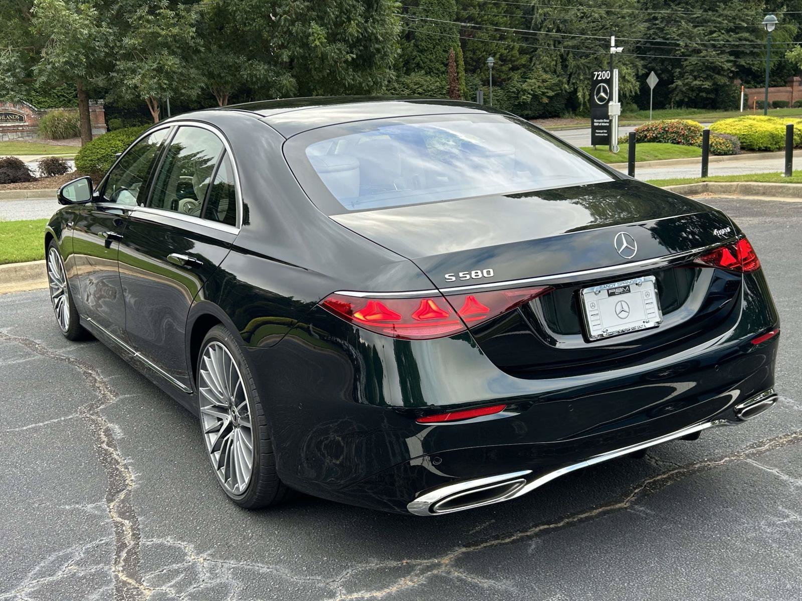 New 2027 Emerald Green Metallic Mercedes-Benz S 580 4MATIC® Sedan image 11