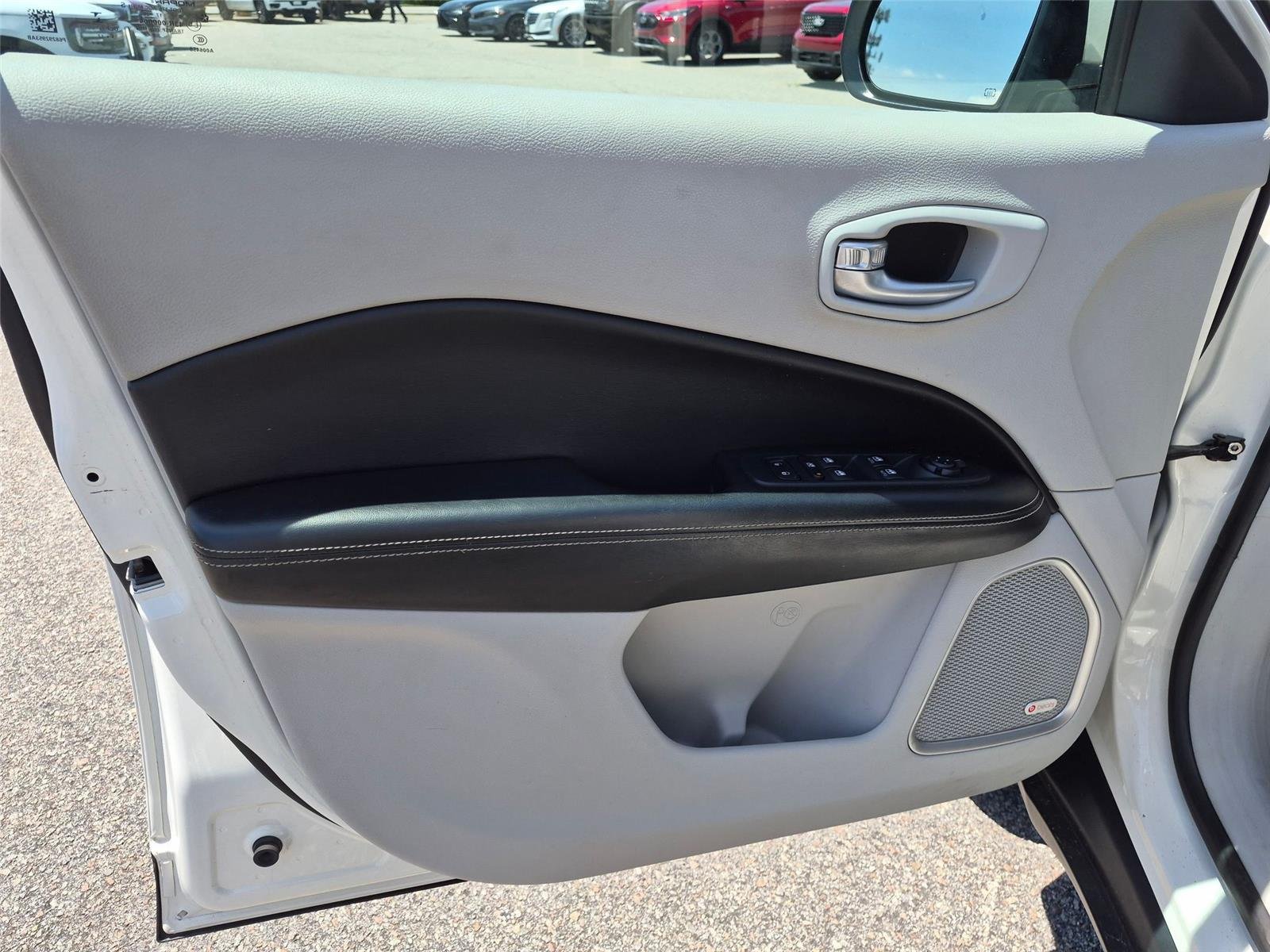 Used 2018 White Clearcoat Jeep Latitude image 11