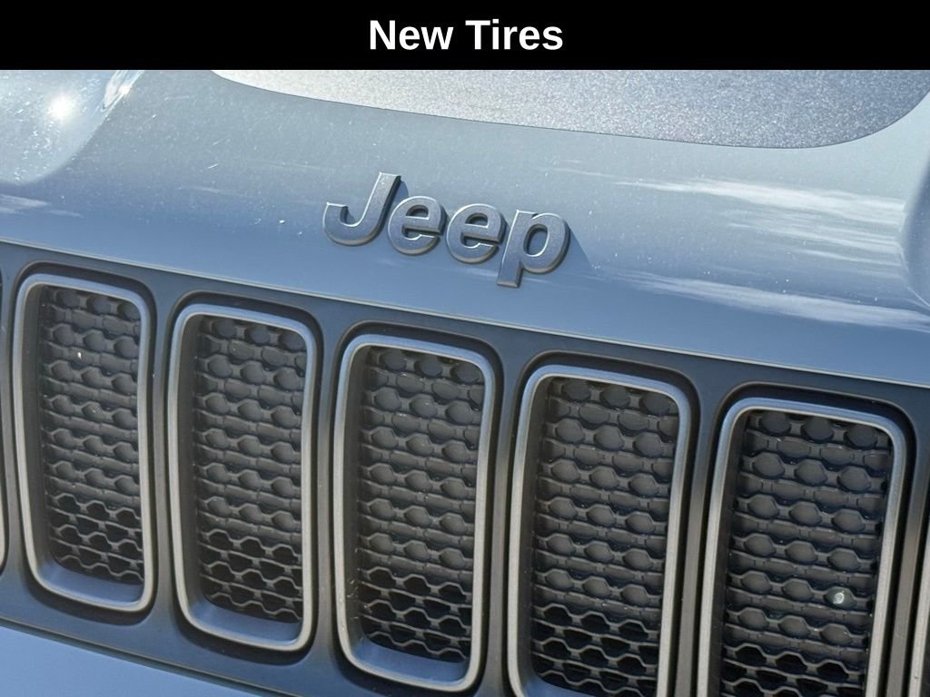Used 2022 Gray Jeep Trailhawk image 6