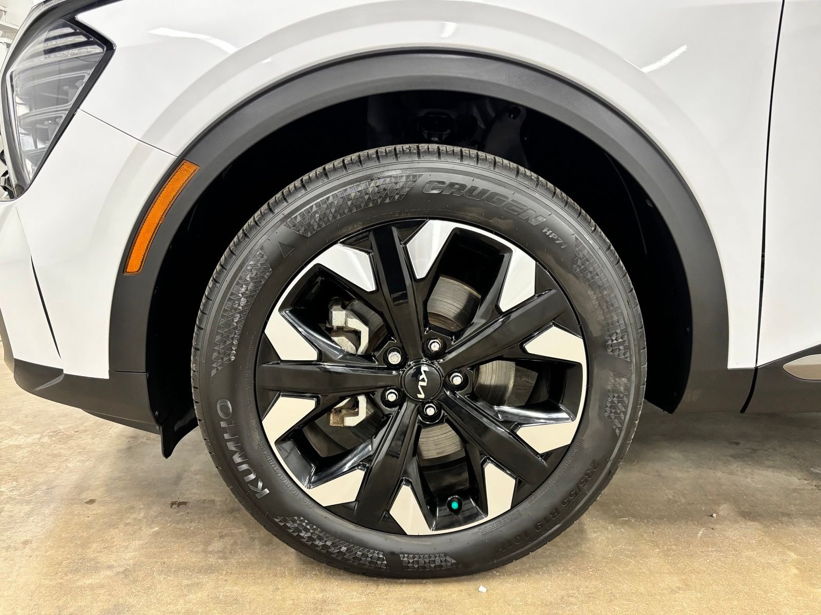 Used 2024 White Kia X-Line image 10