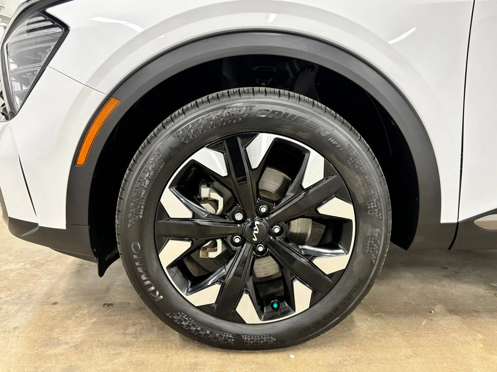 Used 2024 White Kia X-Line image 10