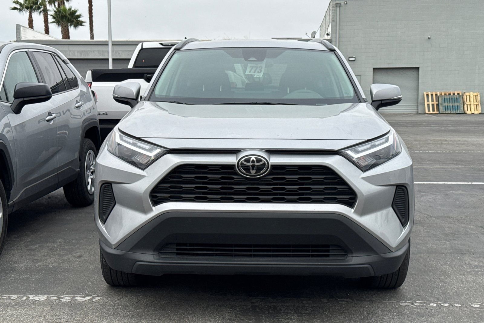 2025 Toyota RAV4 Hybrid XLE photo 3